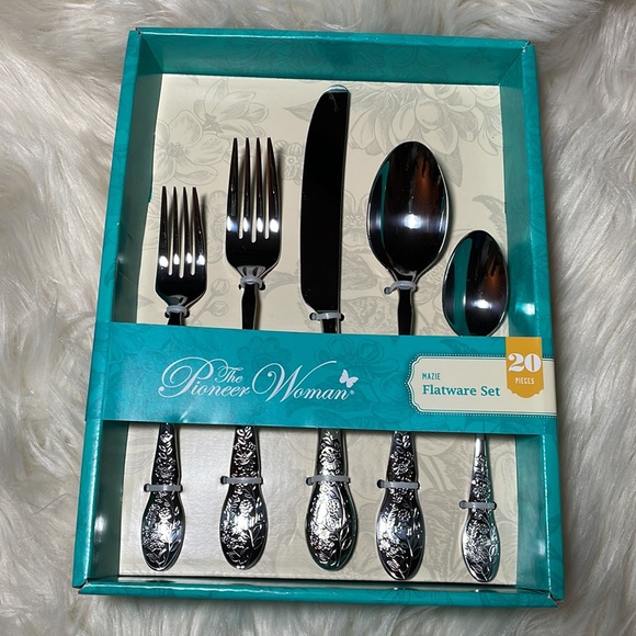 The Pioneer Woman Mazie Flatware Set